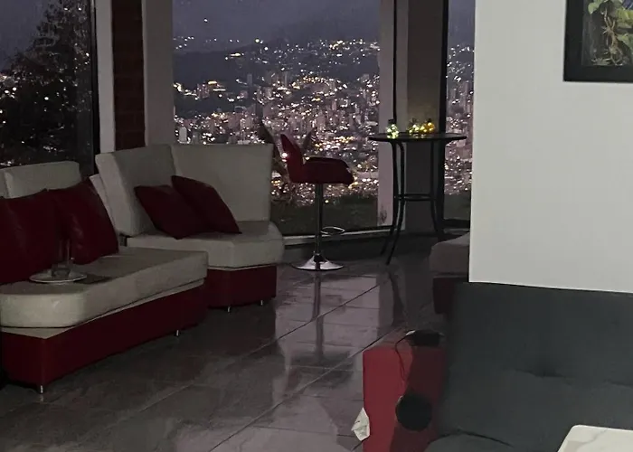 Villa With Spectacular Medellin View With Pool And Mini Basket-Futbol Field